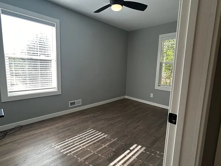 1141 E Madison St — Photo 10