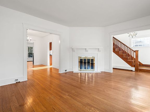 3rd image of 16 Intervale Rd