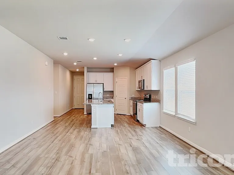 5602 Luna Pass — Photo 3
