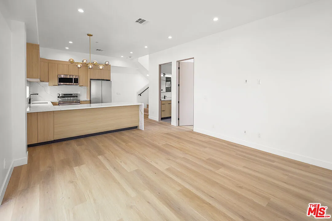 4 bed, 2000 sqft, $5,500 — Photo 4