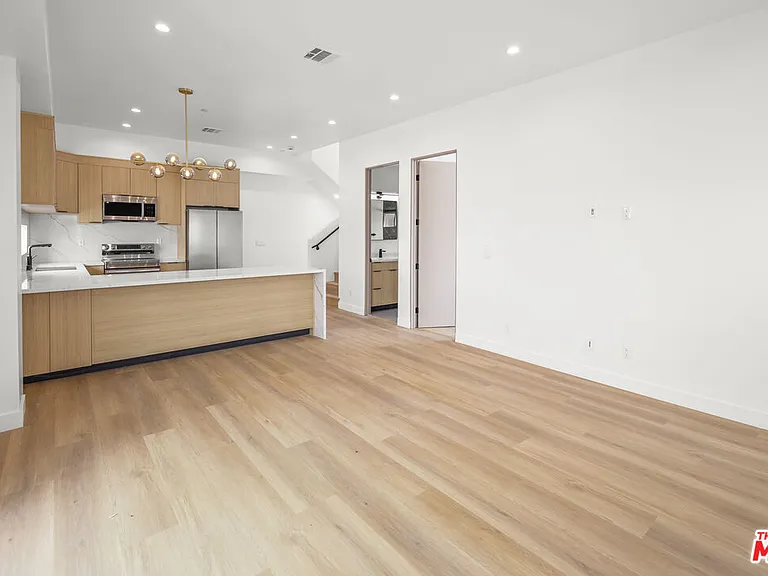 11006 Hortense St #1/2 — Photo 33