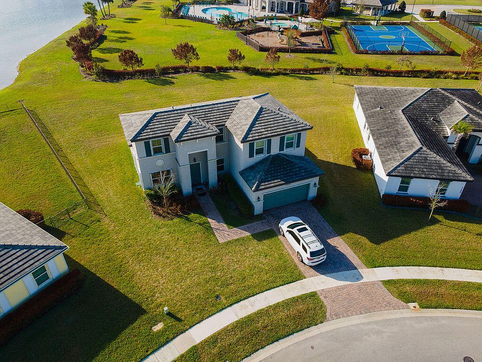 1st image of 7206 NW Farnsworth Circle