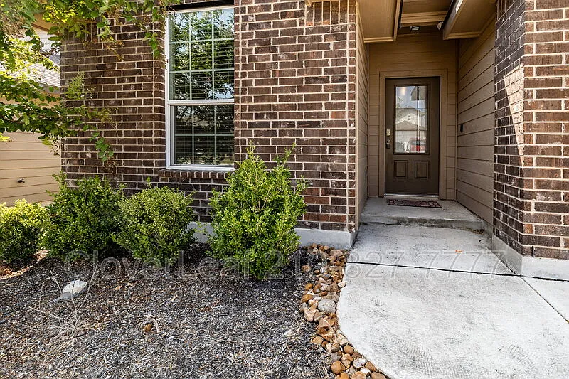 3 bed, 2.0 bath, 1644 sqft, $1,747 — Photo 4
