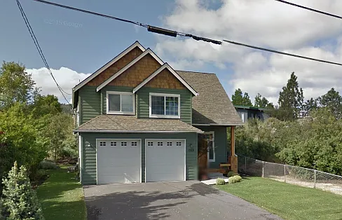 1058 Bismark St photo 1