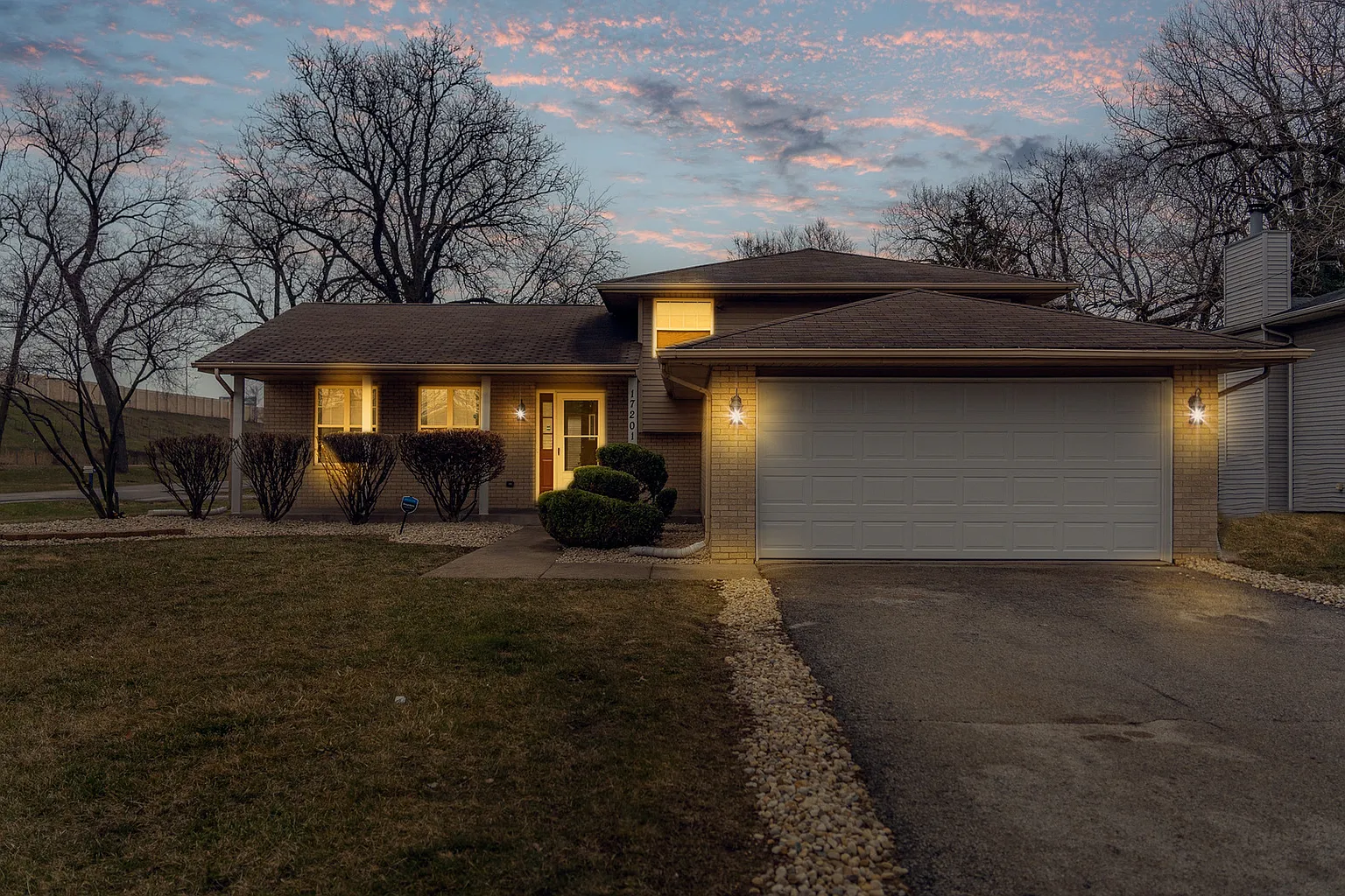 17201 Loomis Ave photo 1