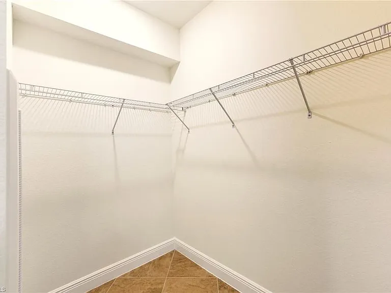 2080 Wellington St — Photo 14