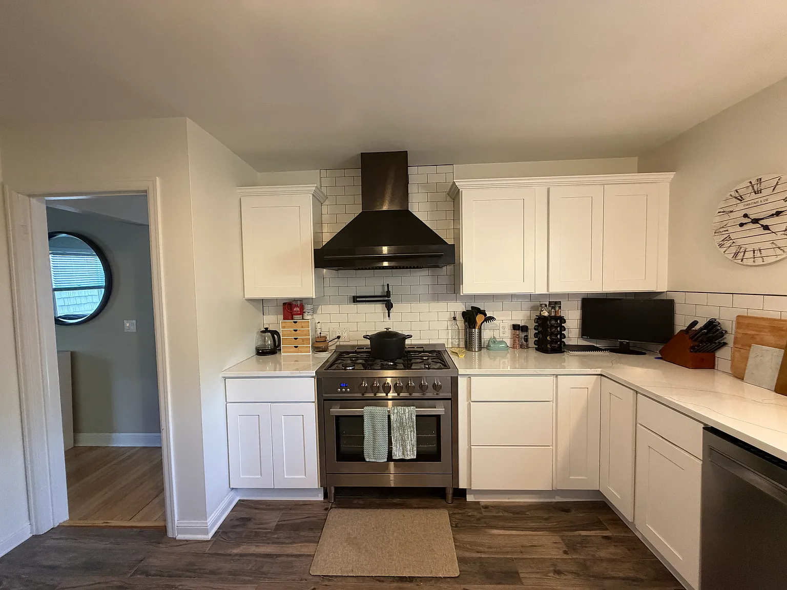 2 bed, 1350 sqft, $1,895 — Photo 1