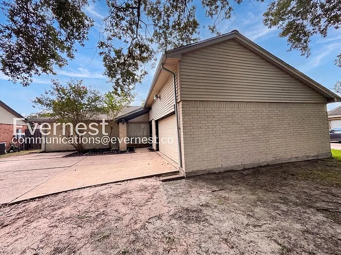1334 Willersley Ln — Photo 2