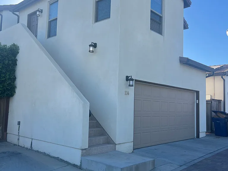136 S Saticoy Ave — Photo 1