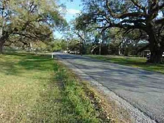 Exterior Neighborhood (street photo)