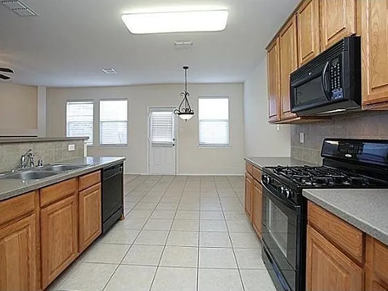 1407 Hazelwood Dr — Photo 14