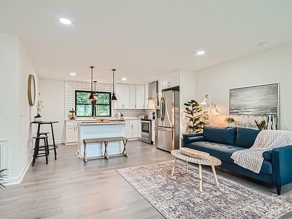 4th image of 200 Park Terrace Dr