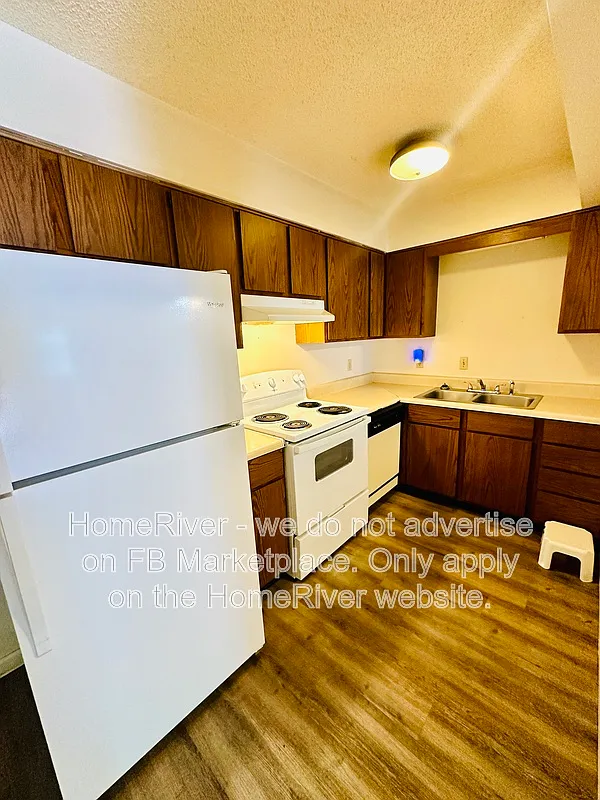 2 bed, 1.0 bath, 900 sqft, $995 — Photo 3