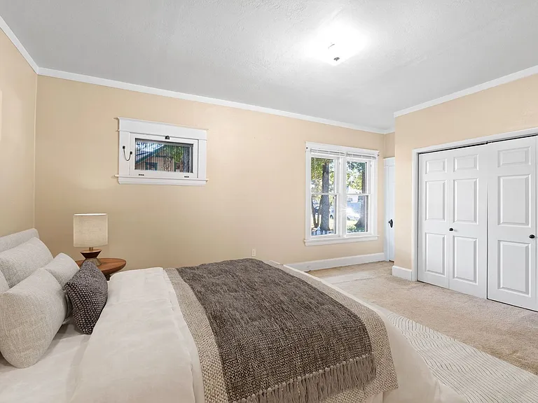 206 W Waverly Pl — Photo 8