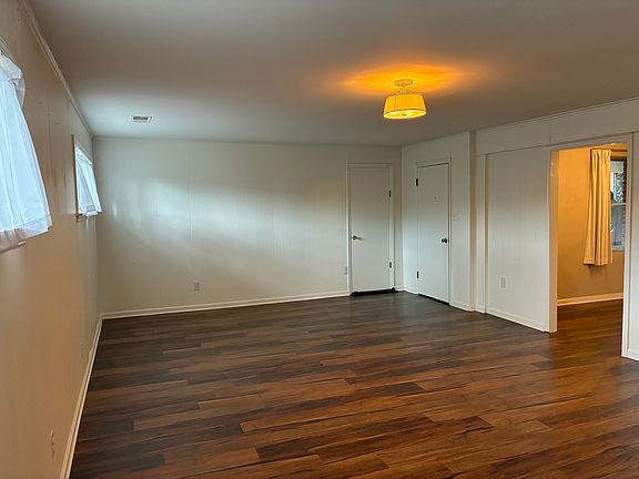 5th image of 1369 Ivy Rd