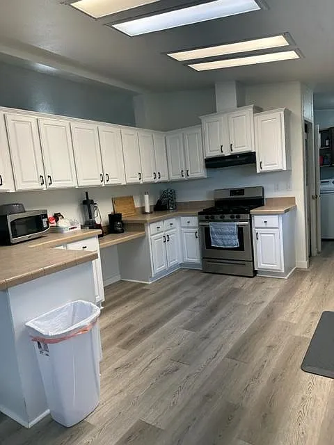 3 bed, 3200 sqft, $1,850 — Photo 2
