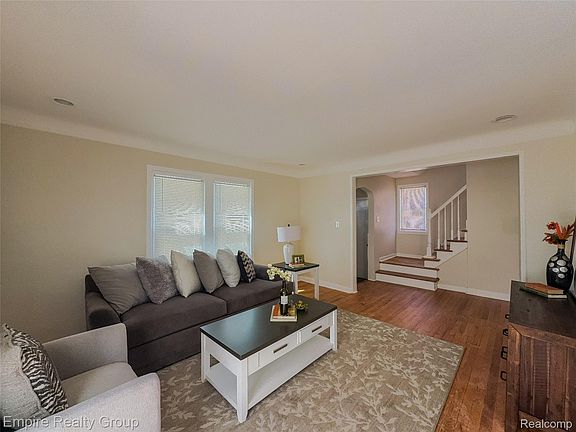 4th image of 6190 Bluehill St
