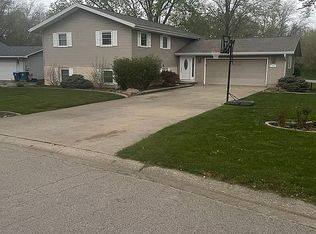 17 Candi Ct, Chatham, IL 62629