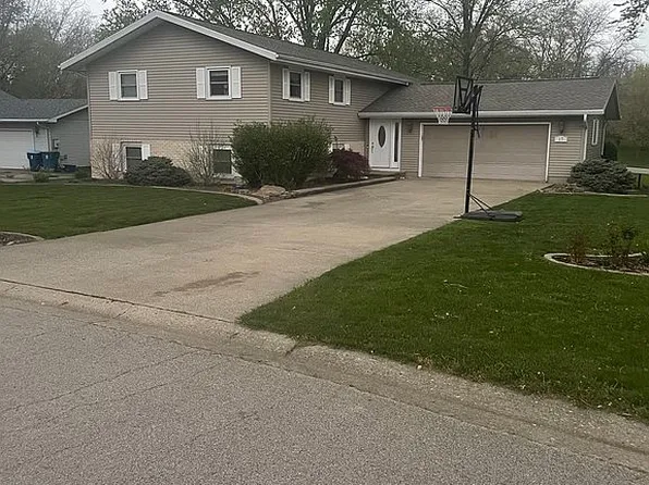 17 Candi Ct, Chatham, IL 62629