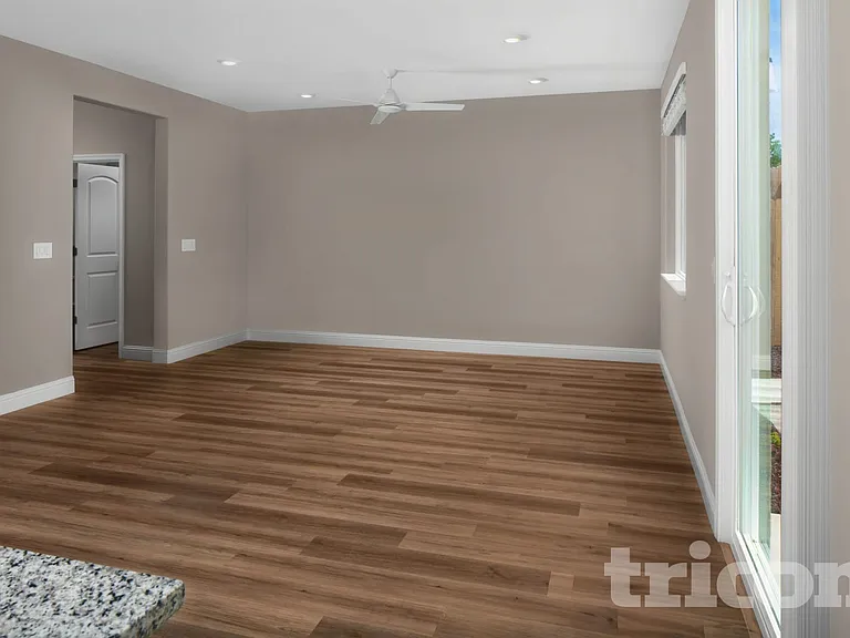 11617 Venitia Ln — Photo 4