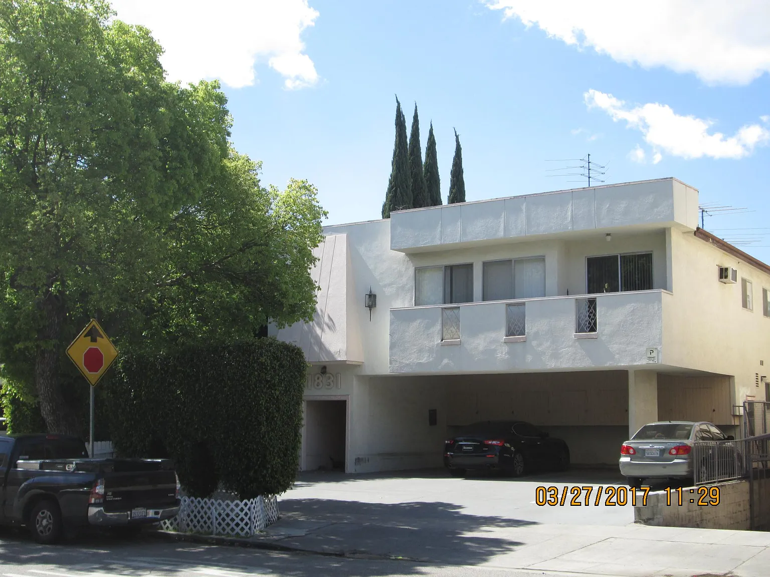 2 bed, 950 sqft, $3,000 — Photo 2