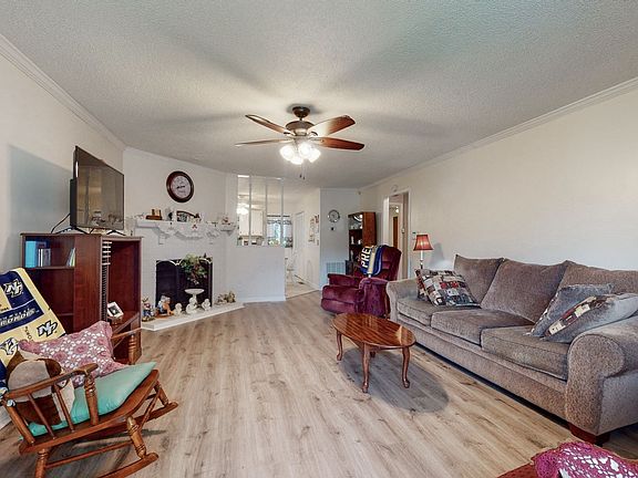 5th image of 1221 Timber Valley Dr