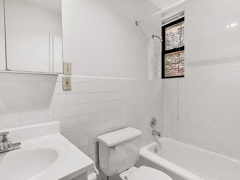 235 E 53rd St #3C — Photo 5