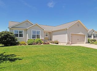 1825 Quail Run Ln, Cedar Falls, IA 50613