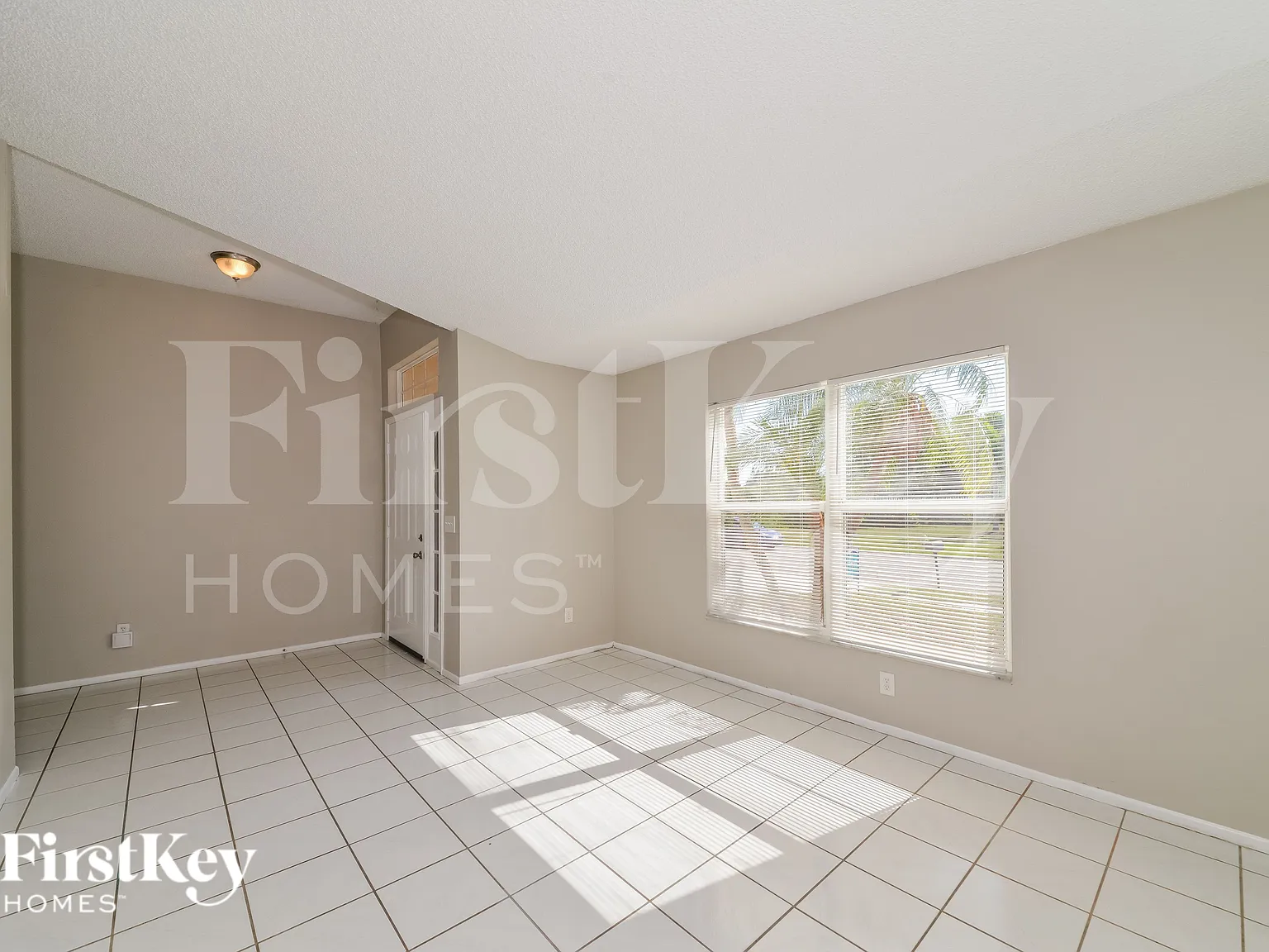 3 bed, 2.0 bath, 1995 sqft, $2,175 — Photo 2