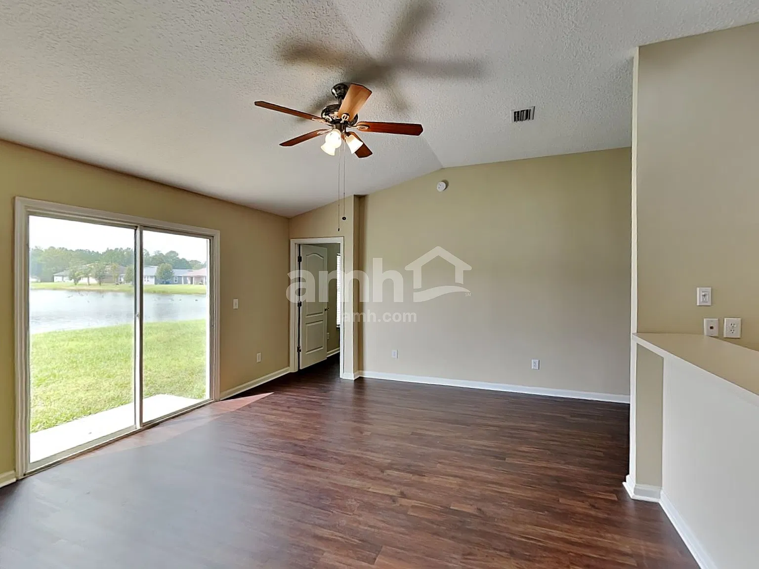 3 bed, 2.0 bath, 1972 sqft, $2,055 — Photo 4