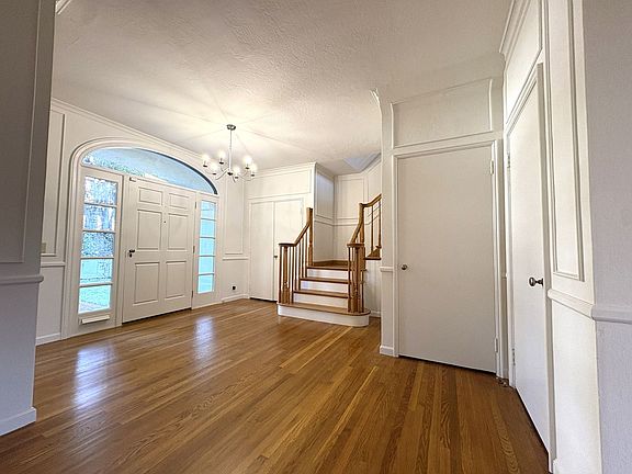2nd image of 880 University Ave