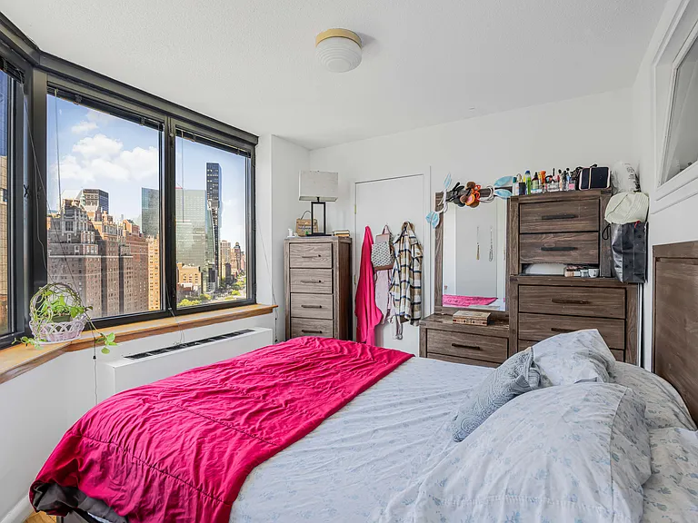 415 E 37th St #25J — Photo 5
