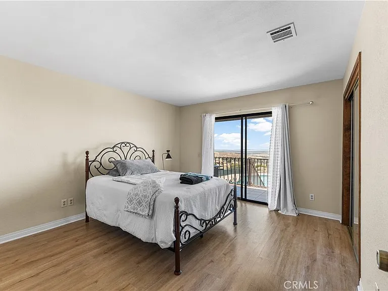 1055 Lakeview Dr — Photo 38