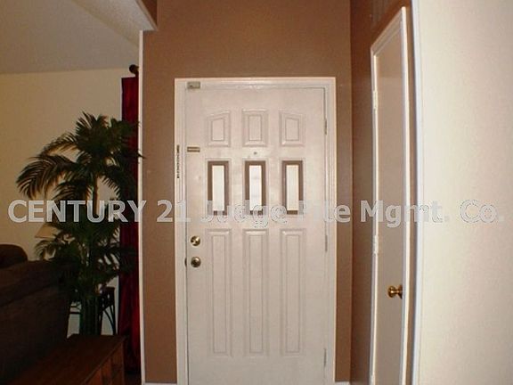 Front Entry / Foyer