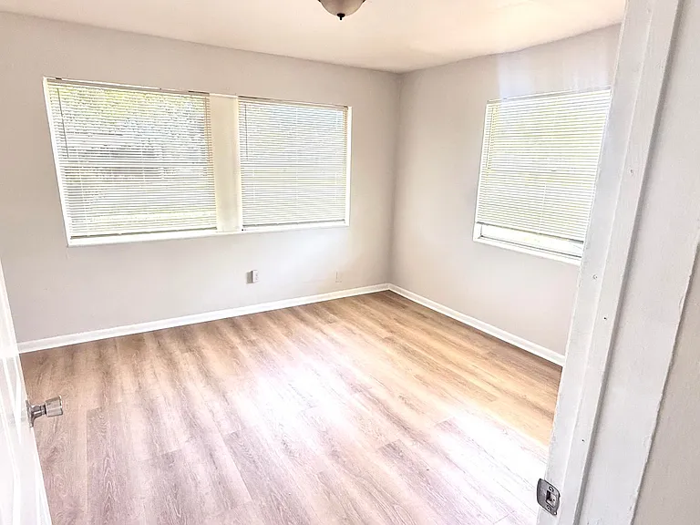 31 S Barbour St — Photo 13
