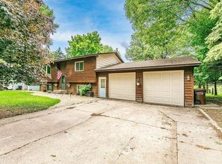 306 Robin Ave S, Maple Lake, MN 55358