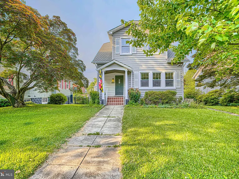 2210 Lake Ave — Photo 1