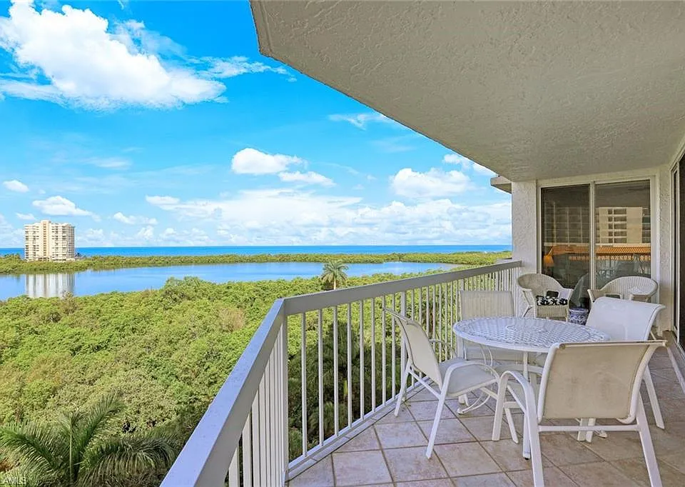 5501 Heron Point Dr #702