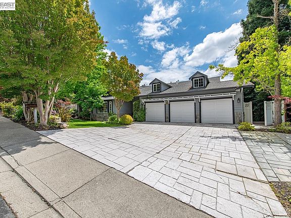 4th image of 215 Arthur Ct