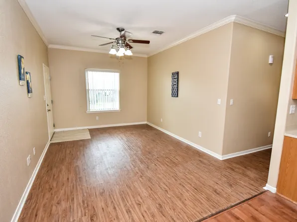 137 Sherwood Dr #C, Victoria, TX 77901