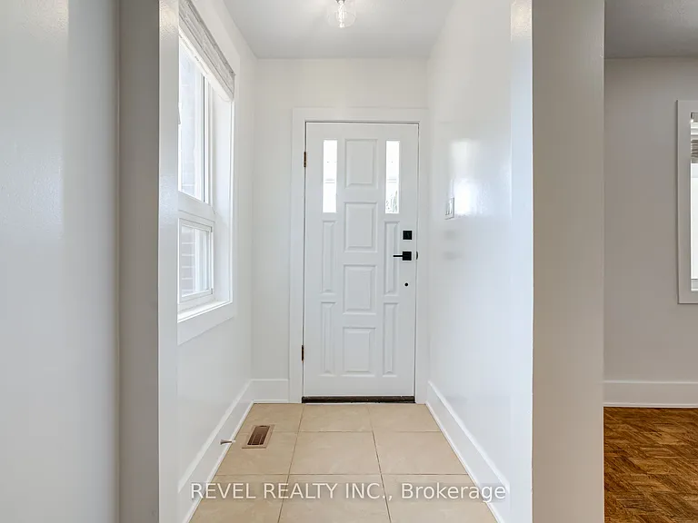 24 Kenora Cres #MAIN — Photo 3