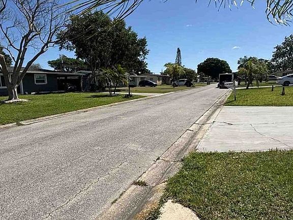Exterior Neighborhood (street photo)