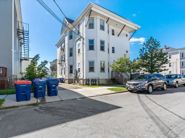86 Beetle St, New Bedford, MA 02746
