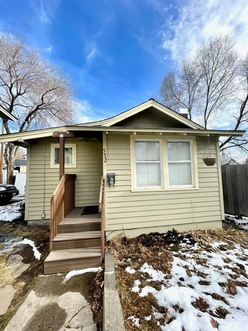 Cute westside cottage, close to downtown W/S/G included! — Photo 1