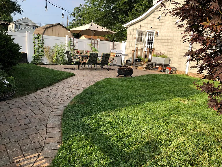 138 Cedar Ave — Photo 11