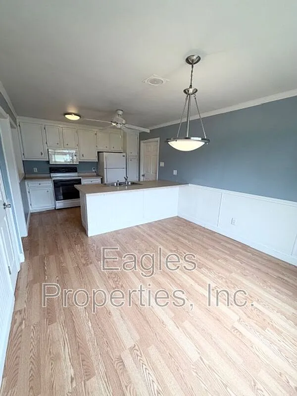 3 bed, 2.0 bath, $1,600 — Photo 3