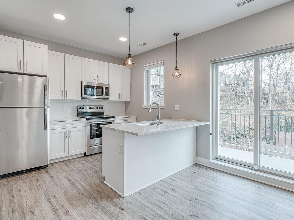 1st image of 1952 Bryn Mawr Ave #3C