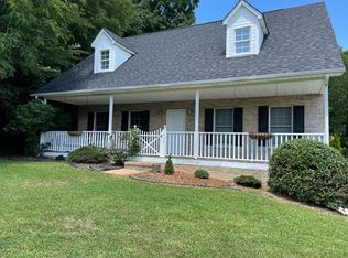 424 Green Brook Cir, Unicoi, TN 37692