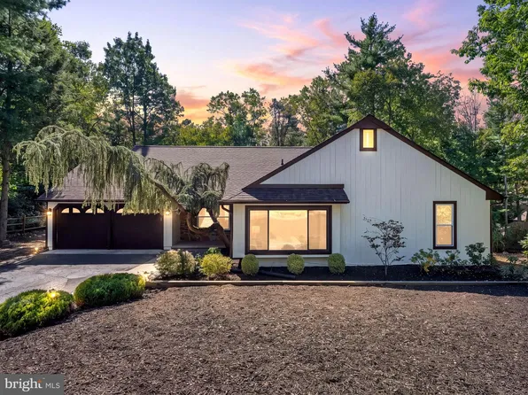 8 Westbrooke Ct, Voorhees, NJ 08043