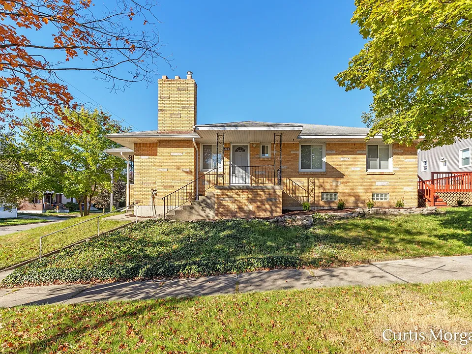 643 Pine Ave NW